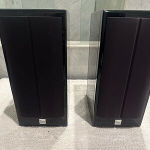 Black lacquer Vienna Acoustics Haydn Grand - bookshelf speakers